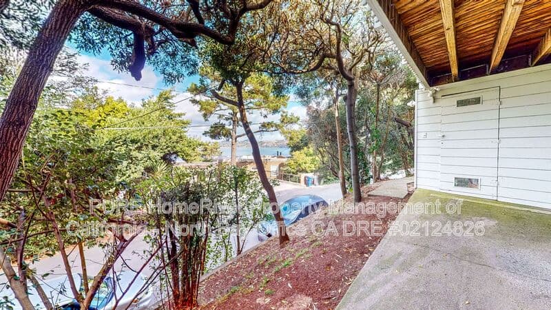 Sausalito Condo: 25 Woodward Avenue