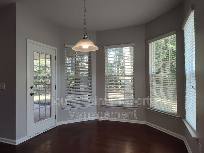Charlotte House: 8611 Burnside Ln