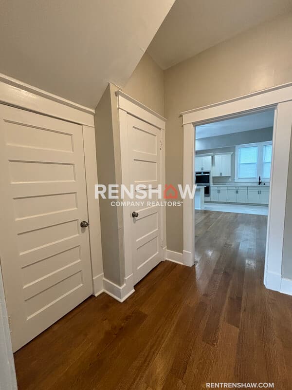 Memphis House: 59 N Willett St