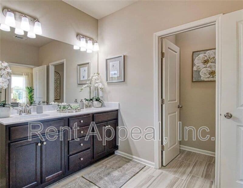 Snellville House: 2590 Norwich Trace