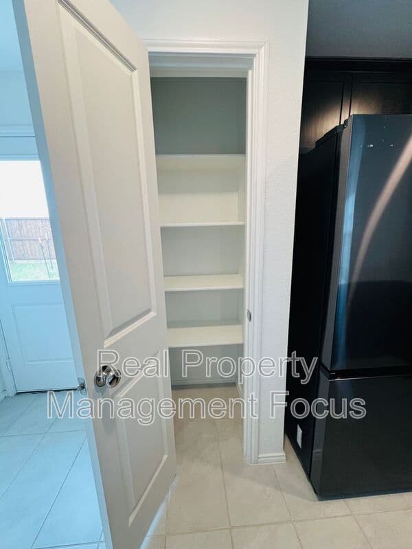 Oak Point House: 3401 Harper St