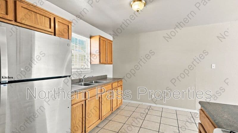 El Paso Condo: 216 S Schutz