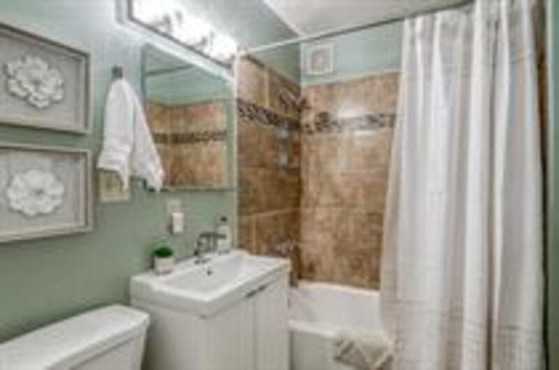 Kansas City Condo: 3400 Gillham Rd - 1N