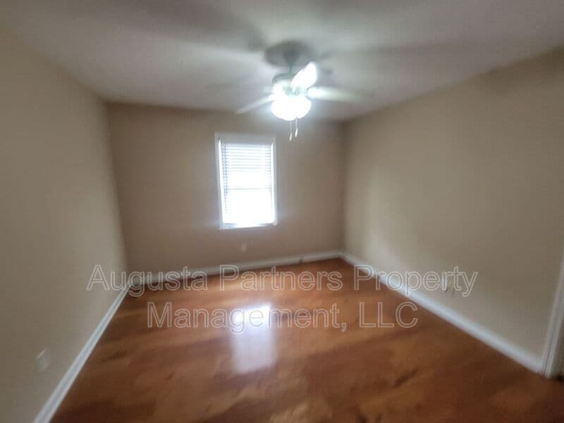 Martinez House: 288 Wakefield Ln S