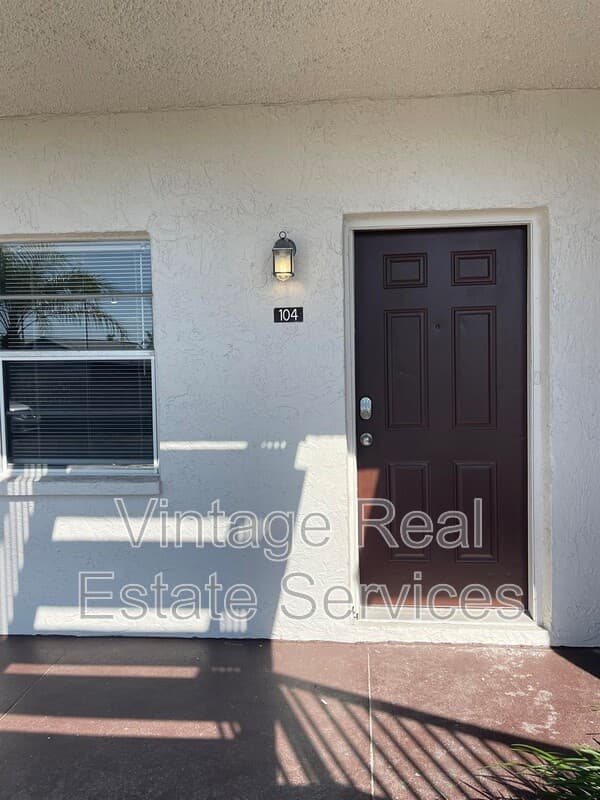 Tampa Condo: 9105 W Hillsborough Ave
