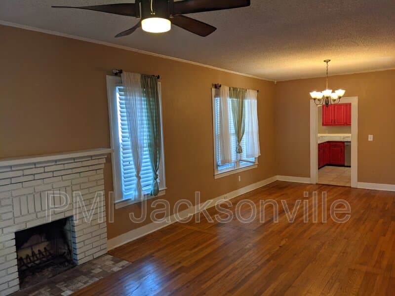 Jacksonville House: 1211 Hollywood Ave
