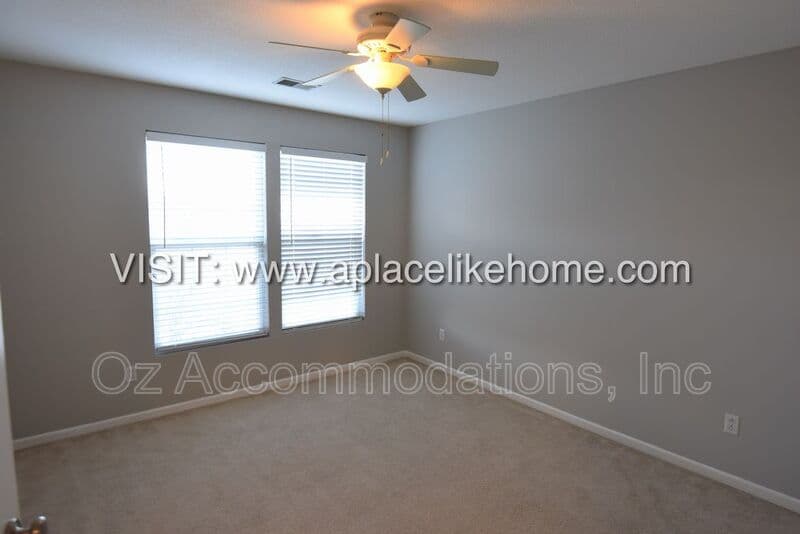 Olathe House: 22413 W 113th Ter