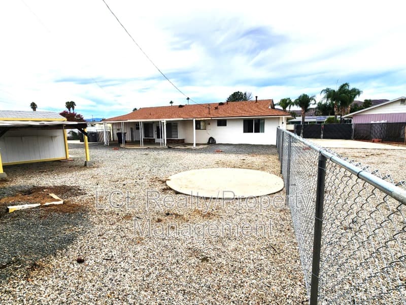 Menifee House: 28610 Pebble Beach Dr