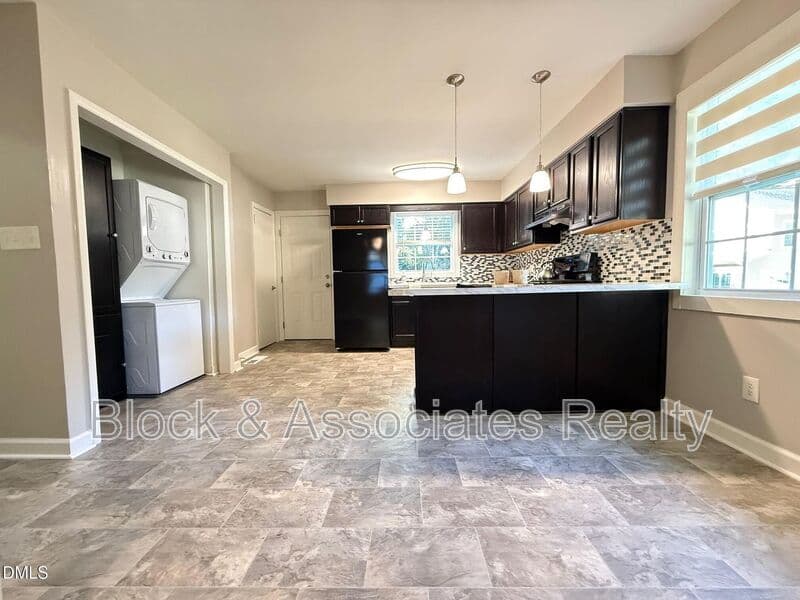 Raleigh House: 5215 Vann Street