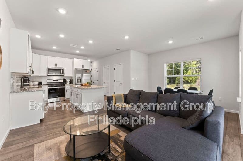 Norristown House: 230 Honey Ln