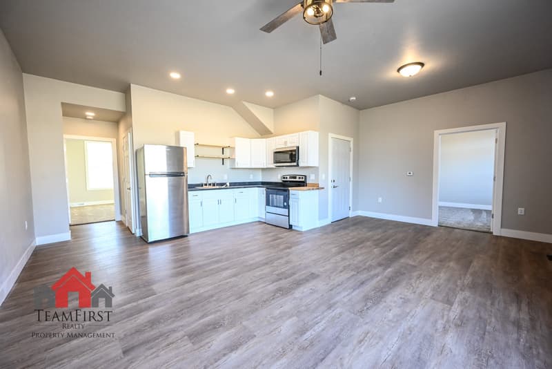 Black Creek Condo: 205 North Maple Street - 102