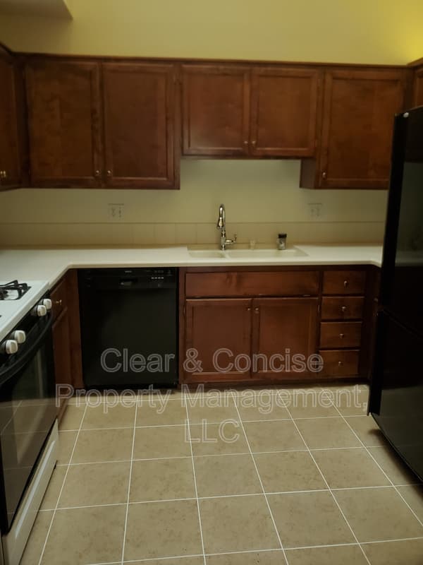Eugene House: 5216 Cold Springs Way