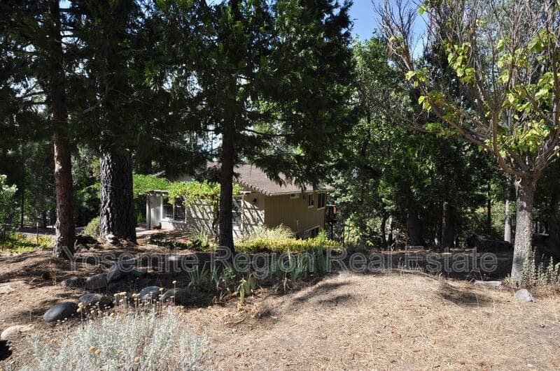Groveland House: 20020 Bluebell Court