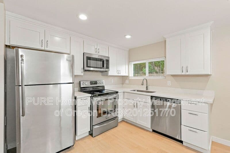 Portland Condo: 10806 NE Prescott Street