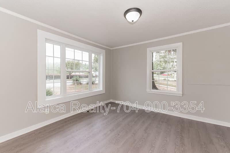 Charlotte House: 9333 Kendall Dr