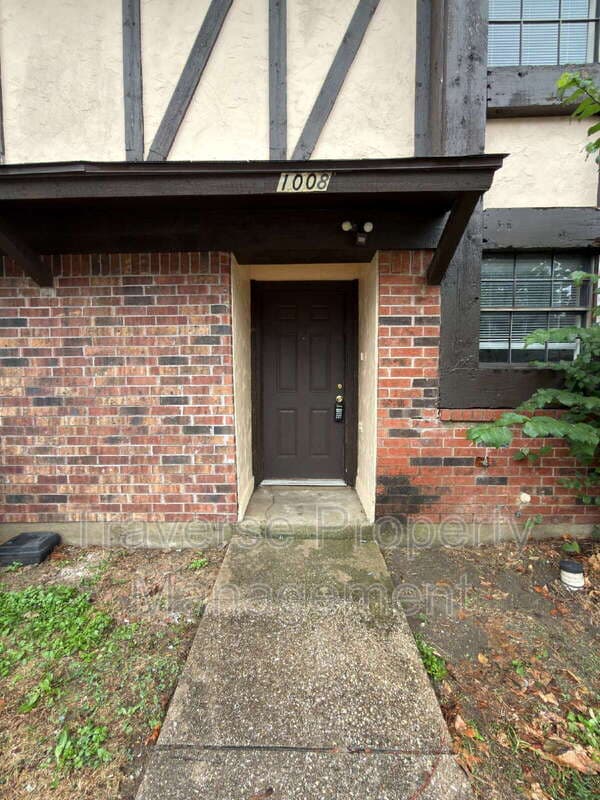 Arlington House: 1008 Bland Dr