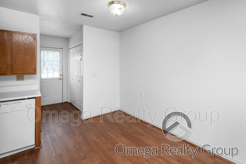 Columbiana Condo: 100 Egg And Butter Rd