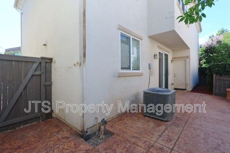 Sacramento House: 5424 Washoe Street