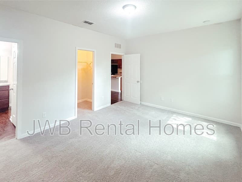 Jacksonville House: 8520 Cocoa Ave