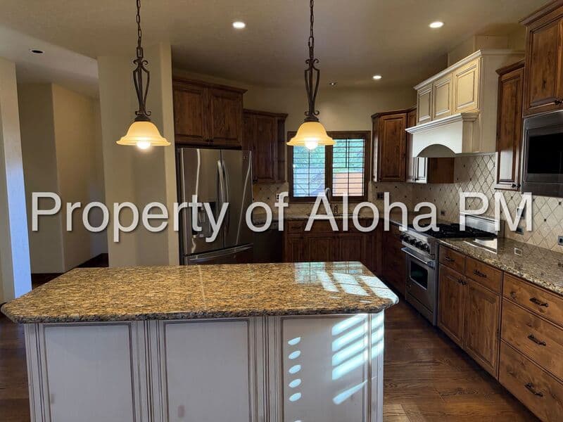 Meridian House: 129 E. Cholla Hills