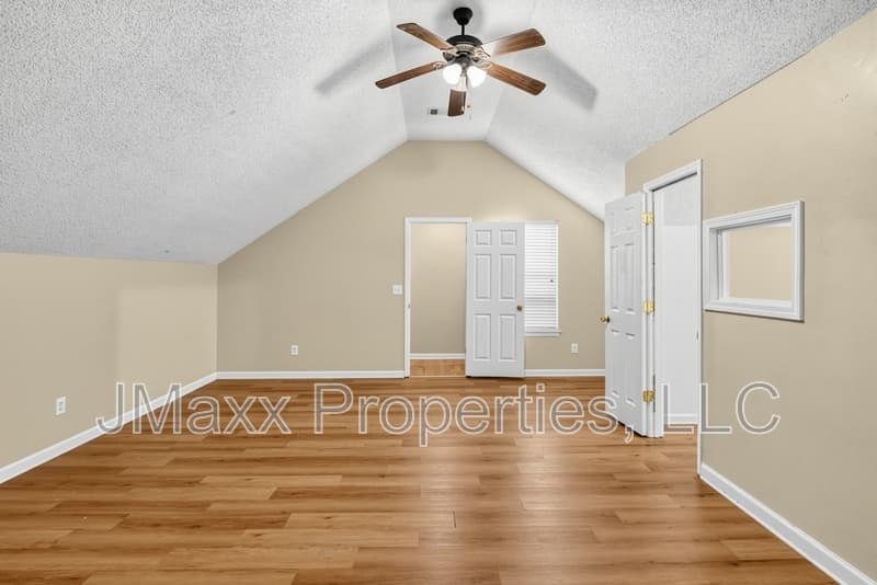 Lithonia House: 1560 Rogers Crossing Dr