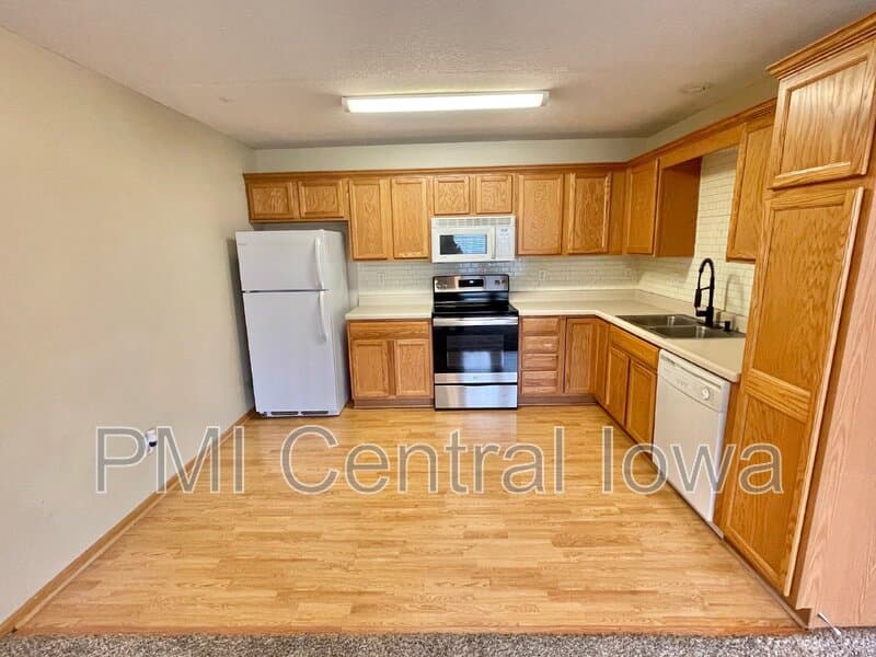 Ankeny Townhome: 1262 SE Village View Ln
