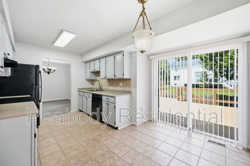 Great Falls House: 10609 Oxford Ct