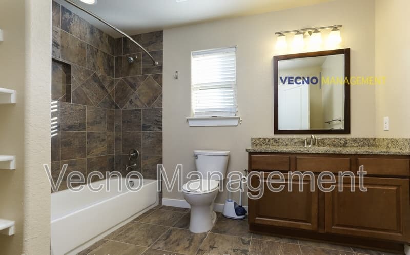 Pleasanton House: 215 Circle Court