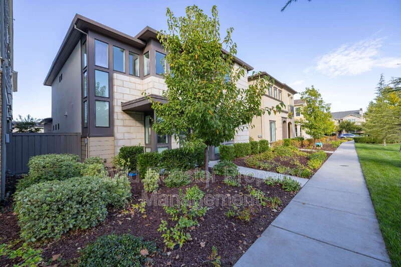 Sacramento House: 3500 Forney Way