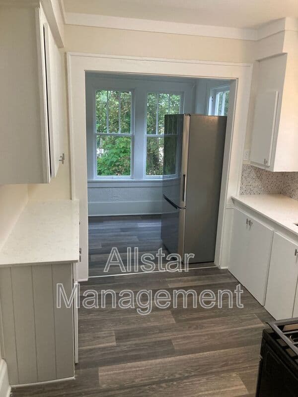 Akron House: 1201 East Avenue