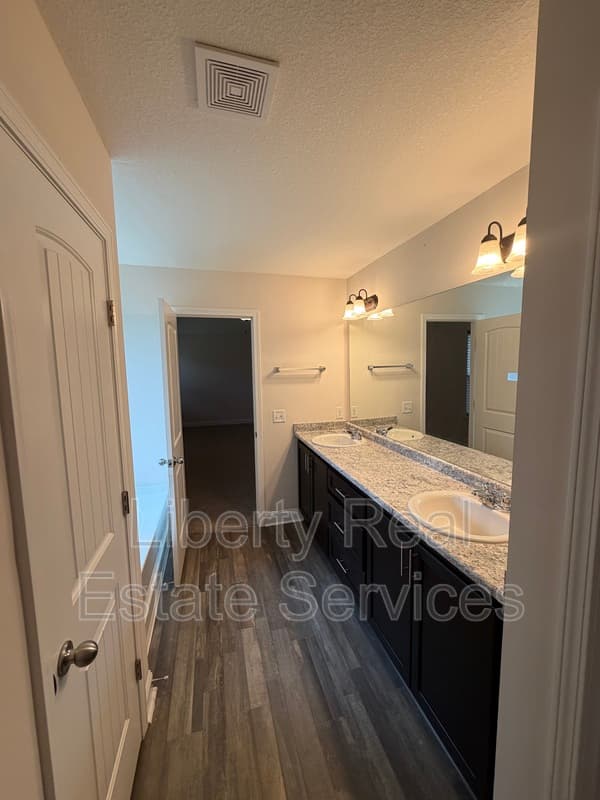 Hinesville House: 224 Whipple Ave
