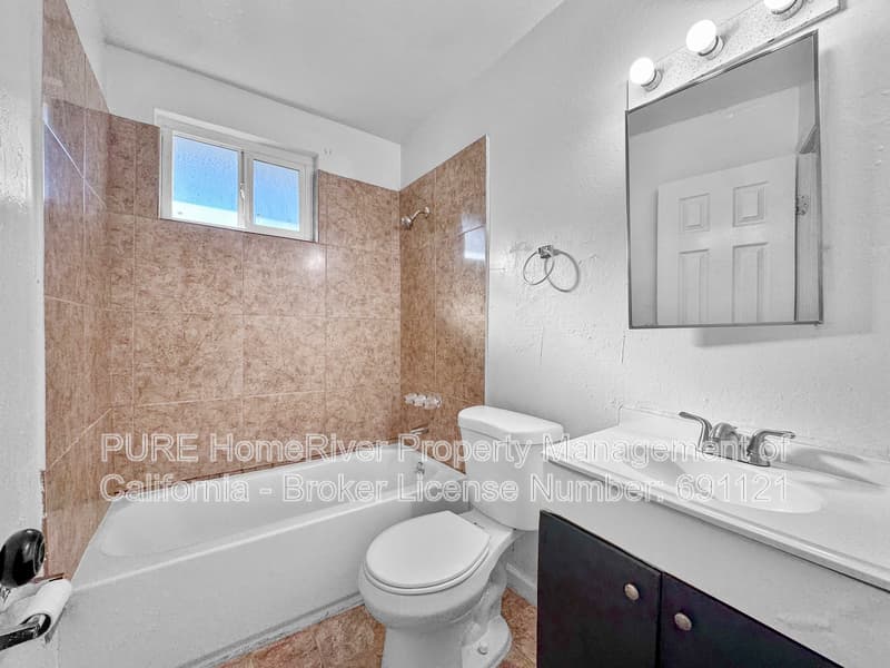 Sacramento House: 590 Las Palmas Ave