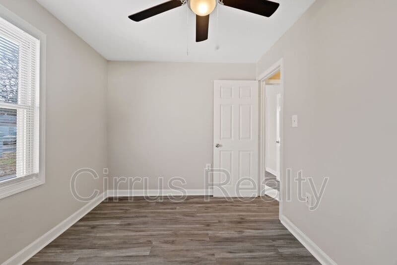 Portsmouth House: 6 Worden Pl