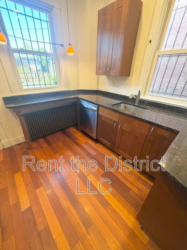Washington Townhome: 413 T Street NW