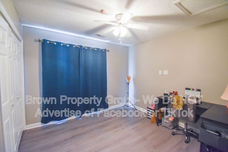 Fayetteville House: 5598 Windy Knoll Pl