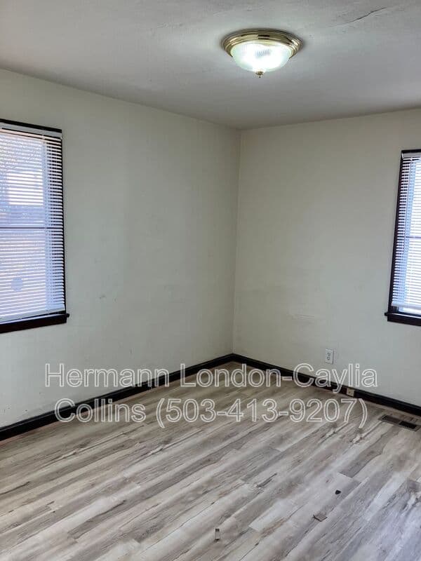 Saint Louis House: 5657 Sunbury Ave
