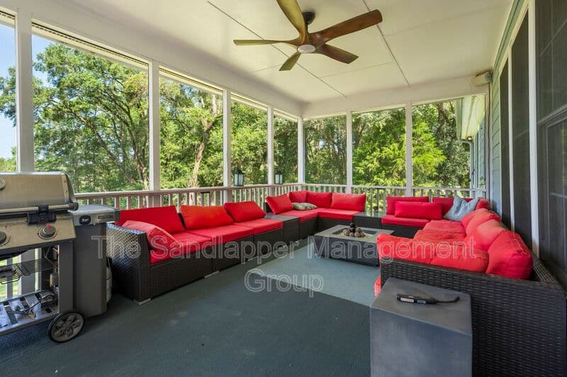 Johns Island House: 588 Main Road