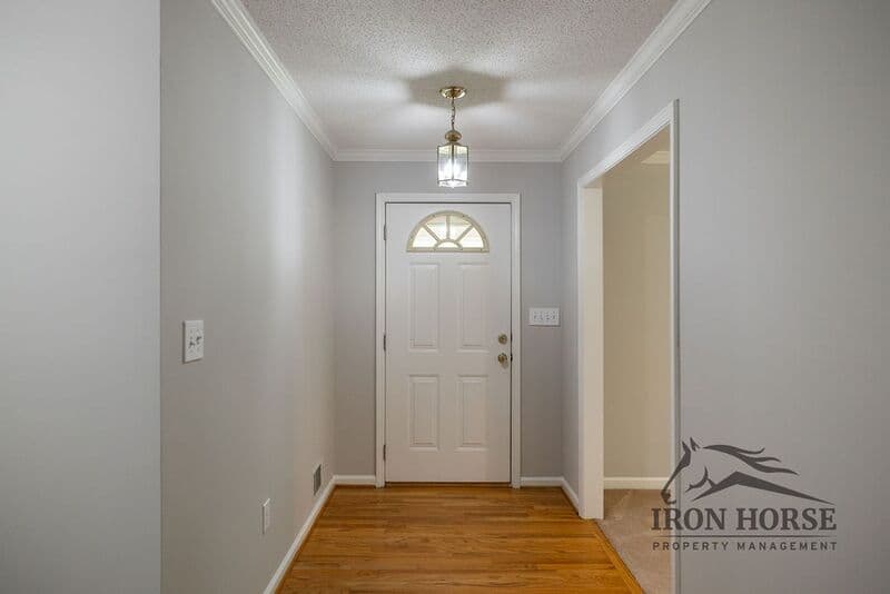 Athens House: 8671 Macon Hwy