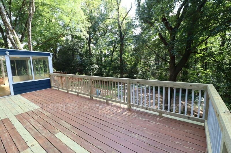 Cary House: 105 Cameron Ct