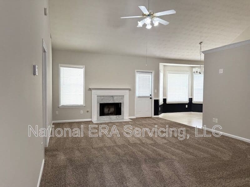 Hampton House: 2034 Elm Grove Ln