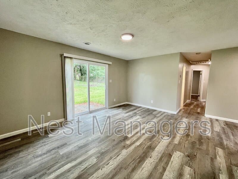 Fayetteville House: 6405 Lorell Court