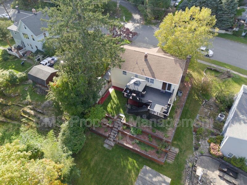Bloomingdale House: 128 Reeve Ave