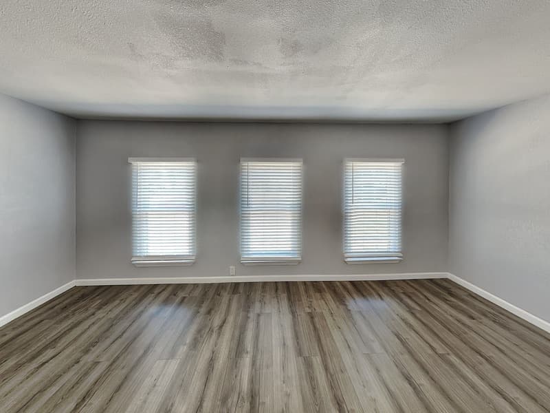 Euless House: 300 Newport Cir