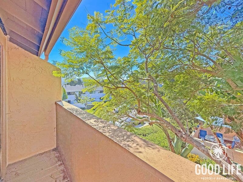 La Jolla Condo: 8310 Via Sonoma