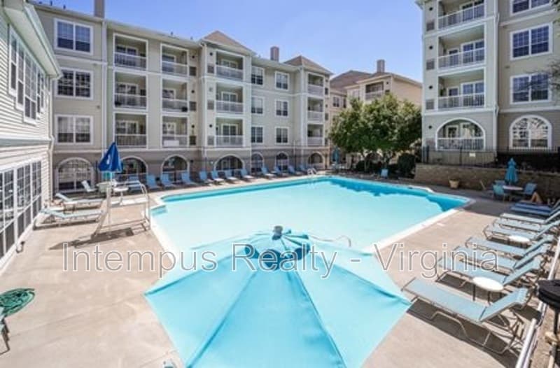 Alexandria Condo: 4550 Strutfield Ln