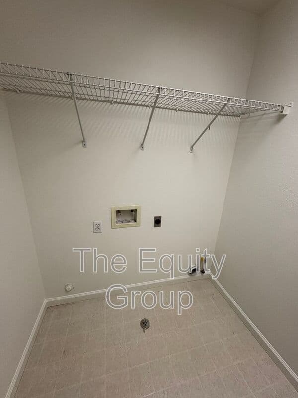Visalia House: 5928 West Whitley Ave