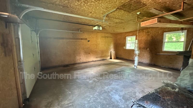 Athens House: 1305 Ridgeway Circle