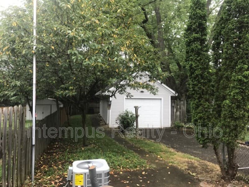Columbus House: 198 Highfield Dr