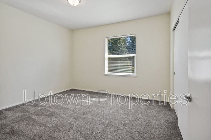 Fairview House: 2655 NE 205th Ave