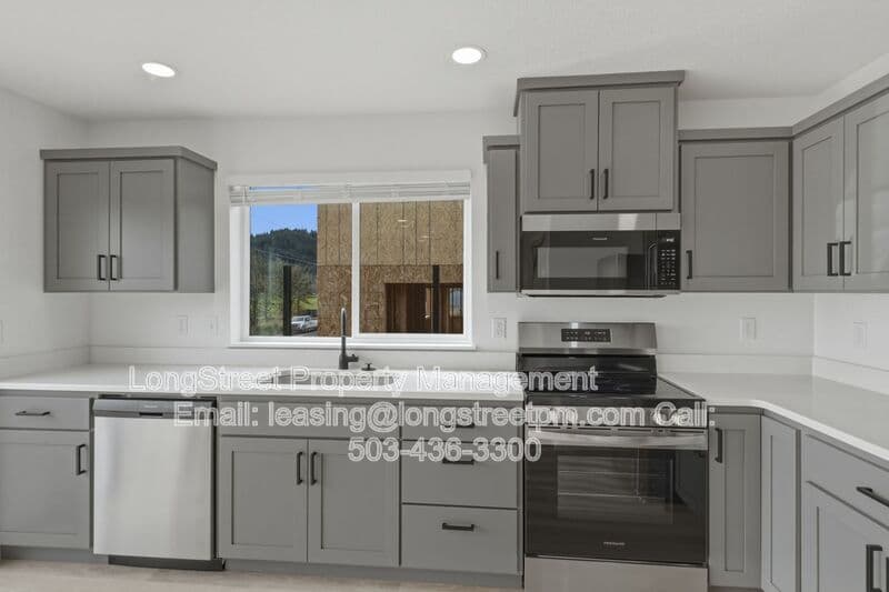 Philomath Townhome: 830 S 19th St